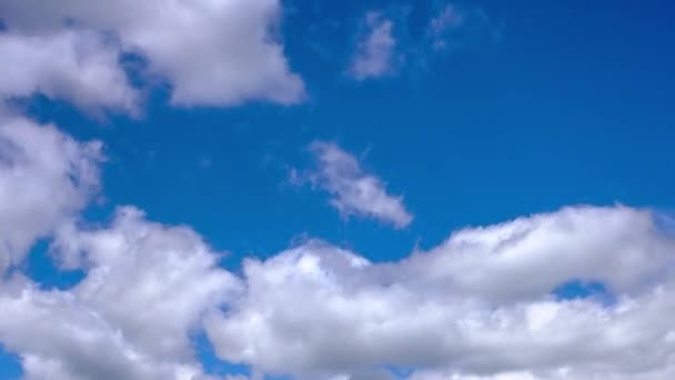 Nubes Movimiento Sobre Cielo Azul Lapso Tiempo Video — Vídeo de stock