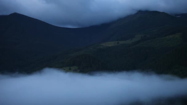 Nubes Lapso Tiempo Niebla Moviéndose Sobre Bosques Pinos Niebla Paisaje — Vídeos de Stock