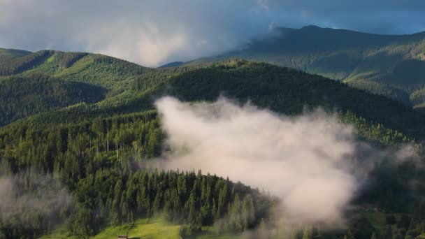 Time Lapse Footage Grumlig Soluppgång Över Bergsryggen — Stockvideo