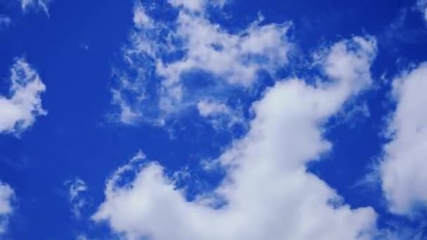 Nubes Movimiento Sobre Cielo Azul Lapso Tiempo Video — Vídeo de stock