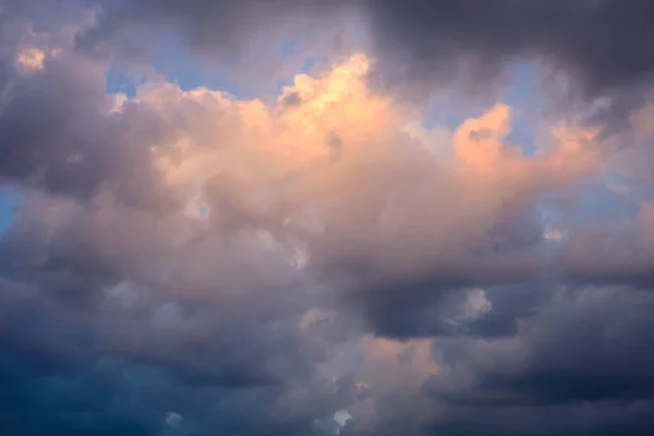 Драматическое Бурное Небо Естественная Сцена Темные Светлые Тона Красота — стоковое фото