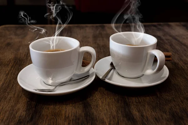 Дві Чашки Кави Дерев Яному Столі Інтер Єрі Кафе — стокове фото