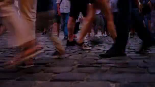 Lviv Oekraïne Juli 2018 Mensen Lopen Door Nacht Europese Stad — Stockvideo