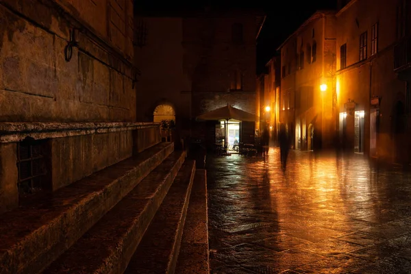 Antigua Calle Iluminada Europea Noche Lluviosa Pienza Toscana Italia — Foto de Stock