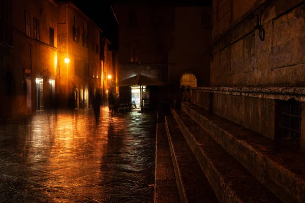 Staré Evropské Osvětlená Ulice Deštivé Noci Pienza Toskánsko Itálie — Stock fotografie