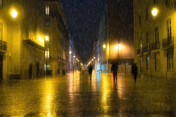 Météo Pluvieuse Dans Ville Nuit Lampadaires — Photo