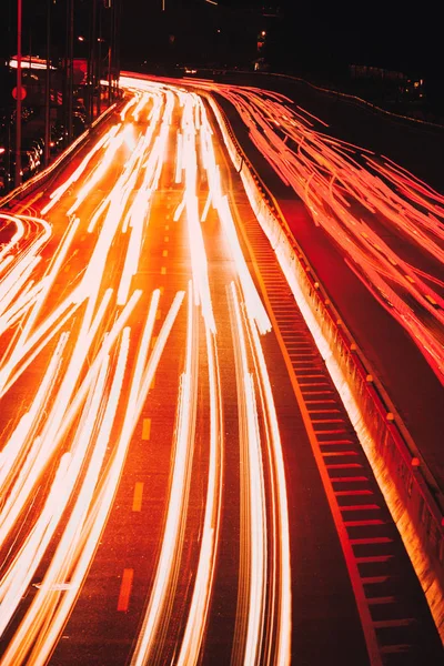 Nachts Autoverkehr Bewegungsunschärfe Auto Von Der Straßenbrücke Der Modernen Großstadt — Stockfoto
