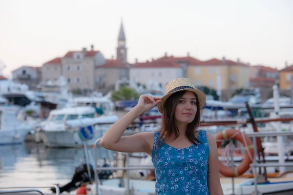 Europa Verano Viaje Destino Mediterráneo Mujer Turística Vacaciones Caminando Por — Foto de Stock