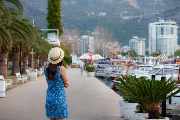 Europa Verano Viaje Destino Mediterráneo Mujer Turística Vacaciones Caminando Por — Foto de Stock