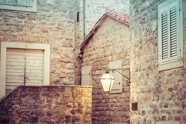 Vista Deslumbrante Rua Antiga Cidade Budva Montenegro Europa — Fotografia de Stock