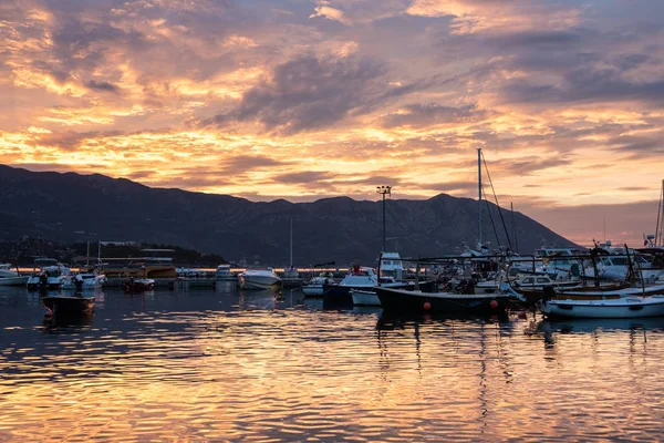 Ανατολή Ηλίου Στον Κόλπο Μπούντβα Πανοραμική Άποψη Της Μαρίνας Βάρκες — Φωτογραφία Αρχείου