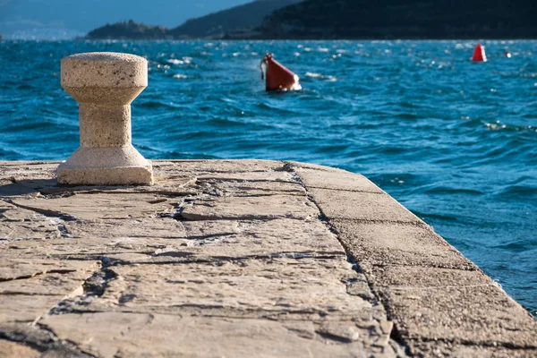 Prachtige Mediterrane Landschap Bergen Zee Boot Het Water Montenegro Adriatische — Stockfoto