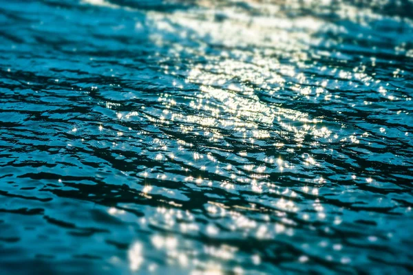 Blur tropical summer sea with bokeh sunlight wave abstract background. — Stock Photo, Image