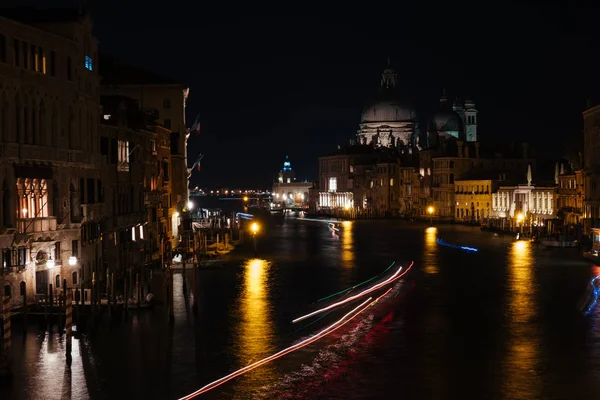 Immagine Cityscape del Canal Grande con Basilica di Santa Maria della Salute — Foto Stock