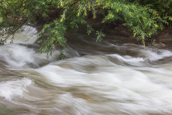 Textury river creek proud. Detailní zobrazení toku vodní plochy — Stock fotografie
