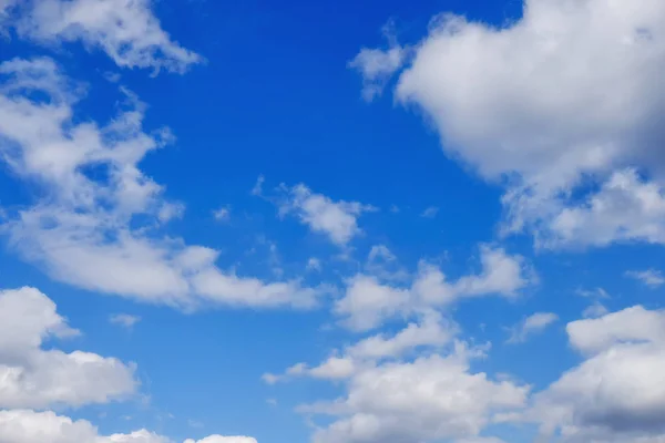 Cielo blu con nuvole astratto natura sfondo — Foto Stock