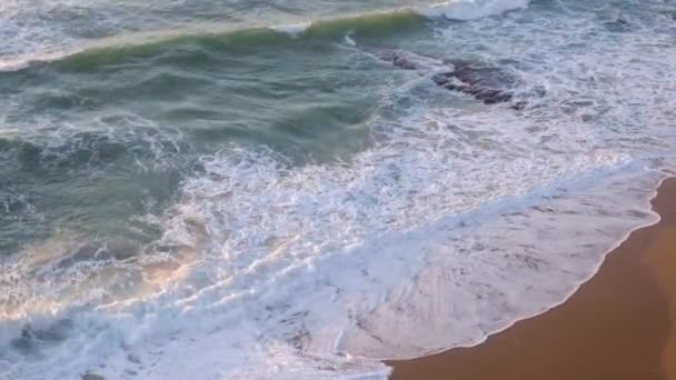 Tropischer Strand Luftaufnahme Von Oben Auf Wellen Brechen Tropischen Weißen — Stockvideo