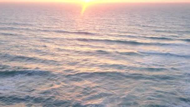 Вид Воздуха Пляж Вид Сверху Волны Пляже Белым Песком Морские — стоковое видео
