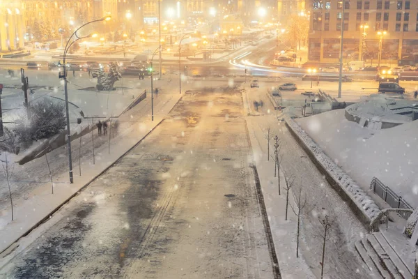 Snowfall on Independence square in Kiev, Ukraine. — Stock Photo, Image