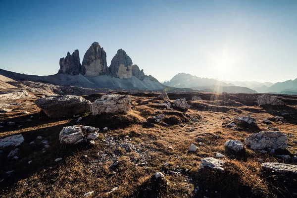 Vista panorámica del parque natural de Tre Cime en un día soleado — Foto de Stock