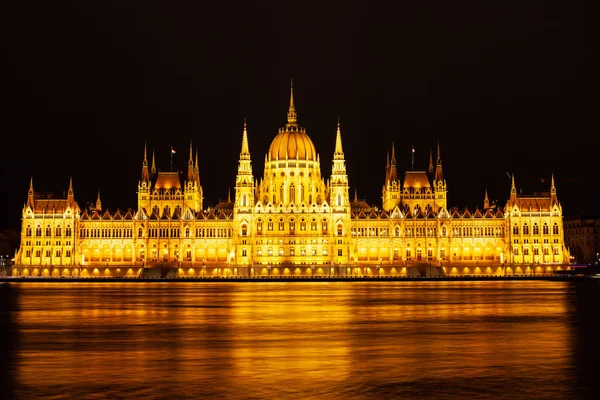 Parlement hongrois vue panoramique nocturne, Budapest, Hongrie — Photo