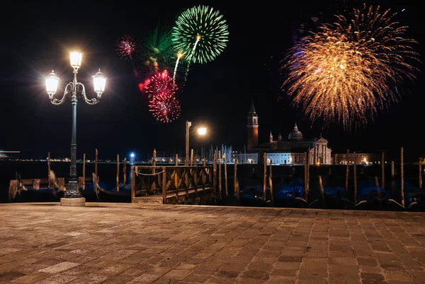 Festligt fyrverkeri över canal grande i Venedig — Stockfoto