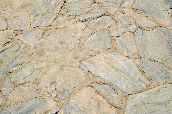 Kaba eski, eski browns cobblestones bir yığın ile çeşitli düzensiz taşlarının dokusuna bristchatku yerde koydu. Arka plan.