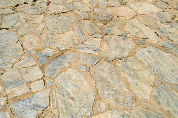 Duvardaki bristchatku kaba eski eski browns cobblestones dikişi ile çeşitli düzensiz taşlarının dokusuna koydu. Arka plan.