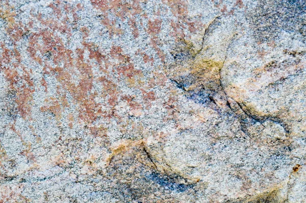 Doğal doğal oyma katı güçlü kaba kaba keskin dokusuna mineral gri kahverengi taş kaldırım taşı döşeli kaya duvarlarında dokulu. Taş arka plan — Stok fotoğraf