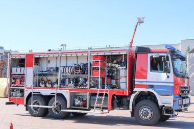 Mavi alev araba, motor-e doğru açık yanlarıyla insan kurtarmak ve pompa, yangın söndürme cihazları, büyük özel kırmızı üfleme Aracı, aracı, su hortumlar, hortumlar, baloons, tekniği