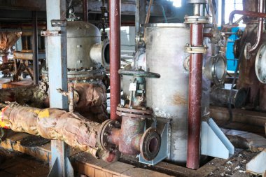 Boru hatları, pompa, tanklar, ısı değiştiriciler, flanşlar ve vanalar, kimya, petrokimya, rafineri kimyasal işlem donatım tamiri.
