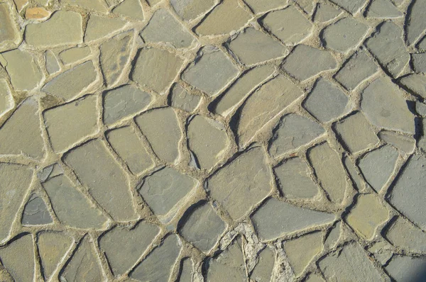 Textura kamene road, dlažba, stěny velkých šedých staré středověké kulaté silné kameny, dlažební kostky. Na pozadí — Stock fotografie