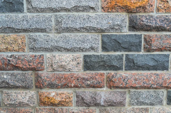 Textur aus schönen mehrfarbigen rechteckigen Ziegeln, Fliesen aus natürlichem Marmor und Granitsplittern mit Nähten. der Hintergrund — Stockfoto