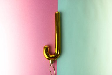 Sarı altın Plastik kış parlak Noel dekoratif güzel Noel şenlikli Noel şeker kamışı Noel ağacı oyuncak pembe mor ve mavi arka plan üzerinde renkli