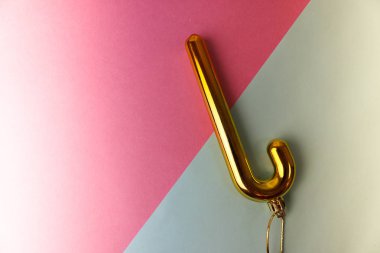 Sarı altın Plastik kış parlak Noel dekoratif güzel Noel şenlikli Noel şeker kamışı Noel ağacı oyuncak pembe mor ve mavi arka plan üzerinde renkli