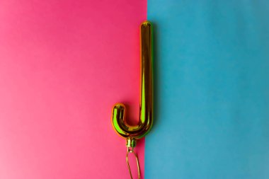 Sarı altın Plastik kış parlak Noel dekoratif güzel Noel şenlikli Noel şeker kamışı Noel ağacı oyuncak pembe mor ve mavi arka plan üzerinde renkli