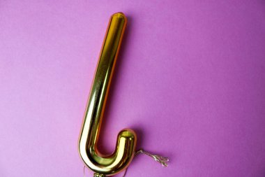 Altın sarı Plastik kış parlak Noel dekoratif güzel Noel şenlikli Noel şeker kamışı Noel ağacı oyuncak mor pembe bir arka plan üzerinde renkli
