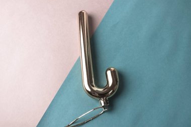 Gümüş Plastik kış parlak Noel dekoratif güzel Noel şenlikli Noel şeker kamışı Noel ağacı oyuncak beyaz ve mavi arka plan üzerinde renkli