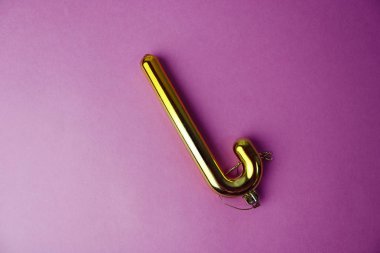 Altın sarı Plastik kış parlak Noel dekoratif güzel Noel şenlikli Noel şeker kamışı Noel ağacı oyuncak mor pembe bir arka plan üzerinde renkli