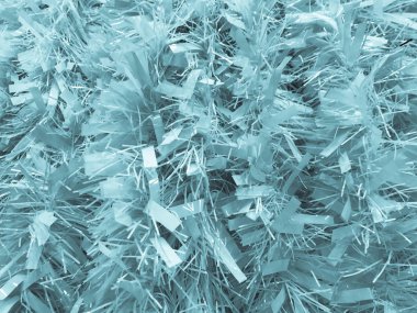 Yeni yıl için ışıltılı yılbaşı ağacı tinsel, glitter dekorasyon şenlikli mavi güzel Noel plastik garland. Doku. Arka plan