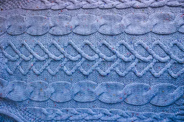 Mooi patroon van een zachte warme natuurlijke trui met een gebreide patroon van draden. De achtergrond — Stockfoto