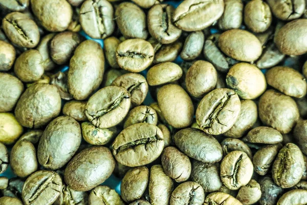 Beautiful texture of freshly roasted selected delicious rich brown natural fragrant coffee tree grains, Arabica coffee beans, Robusta. Flat lay and copy space. The background — Stock Photo, Image