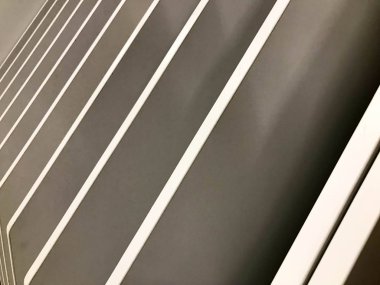 Belirli bir açıyla ahşap gri çapraz kurulların güzel soyut doku. Arka plan