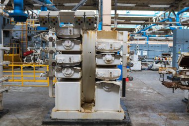 Makine yapımı yağ rafinerisi, petrokimya, kimya tesisi, konveyör bant ve takım tezgahları ile üretim hattının güzel metal endüstriyel güçlü ekipmanları
