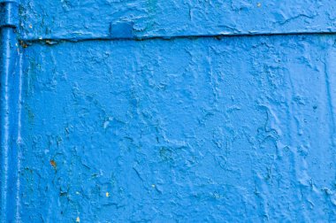 Demir metalin dokusu mavi boyalı eski püskü, yırtık, eski metal bir duvar. Arkaplan