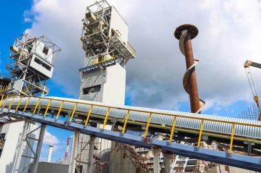 Metal demir yapılar, taşıyıcı ile endüstriyel üretim, 