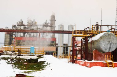 Tanklı ısı değiştiricileri için ekipmanlı büyük kurulum