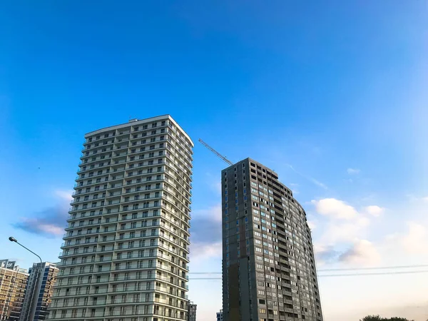 Tall beautiful monolithic-frame panel buildings, new buildings, — Stock Photo, Image