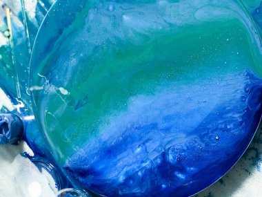 Yazarın tekniğinde epoksi reçineden yapılmış mavi deniz. Çok renkli resimler, iç malzemelerin üretimi. İç dekorasyon için mavi ve beyaz deniz dalgaları. Denizin yaratılışı