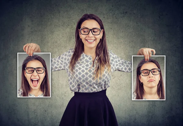 Mujer Feliz Sosteniendo Dos Máscaras Emoción Diferente Cara Misma — Foto de Stock